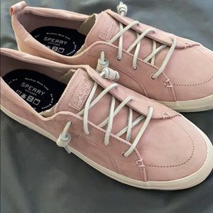 Sperry tennis shoe